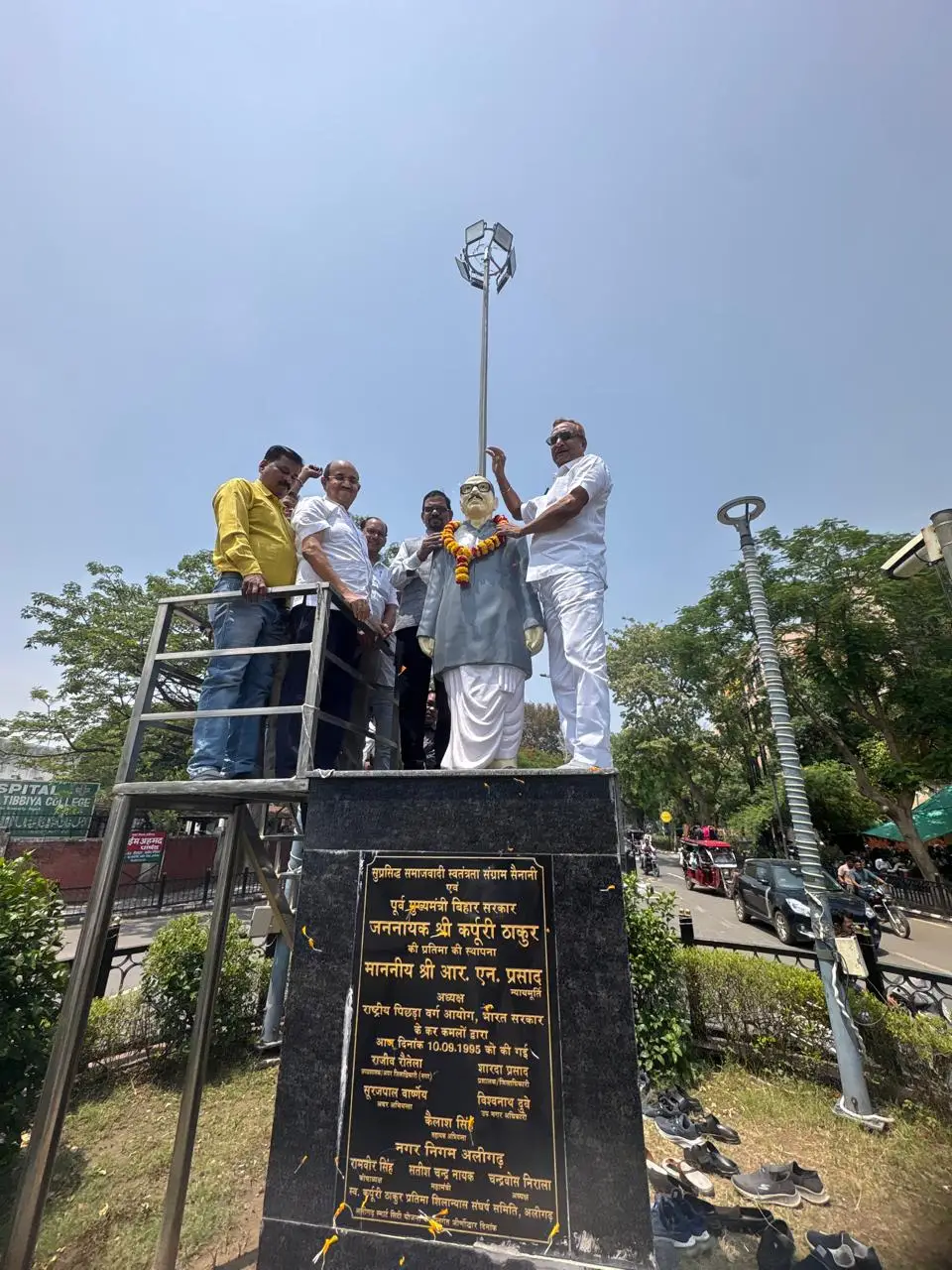 Tributes to Jan Nayak Karpoori Thakur Statue