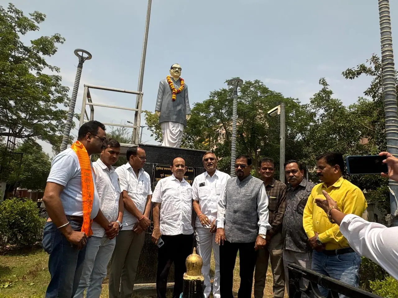 Paying Tributes at Karpoori Thakur Statue